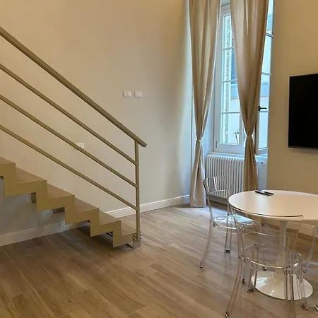 Les Di - Cavour פארמה