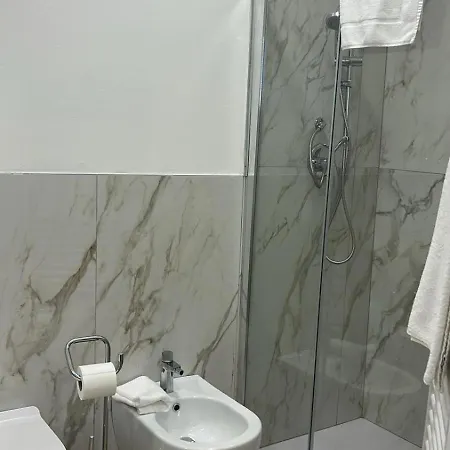 Les Di - Cavour פארמה