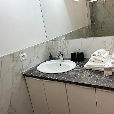 Les Di - Cavour * פארמה