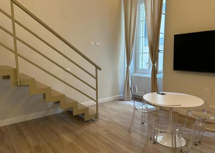 Les Di - Cavour بارما