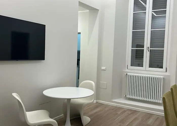 Les Di - Cavour بارما