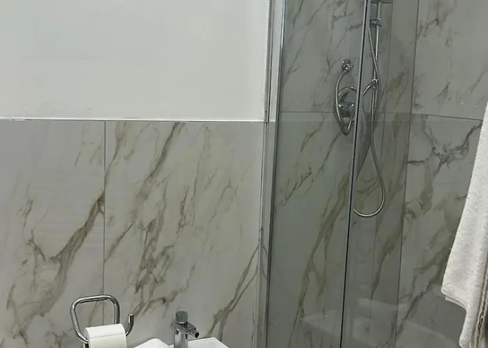 Les Di - Cavour بارما