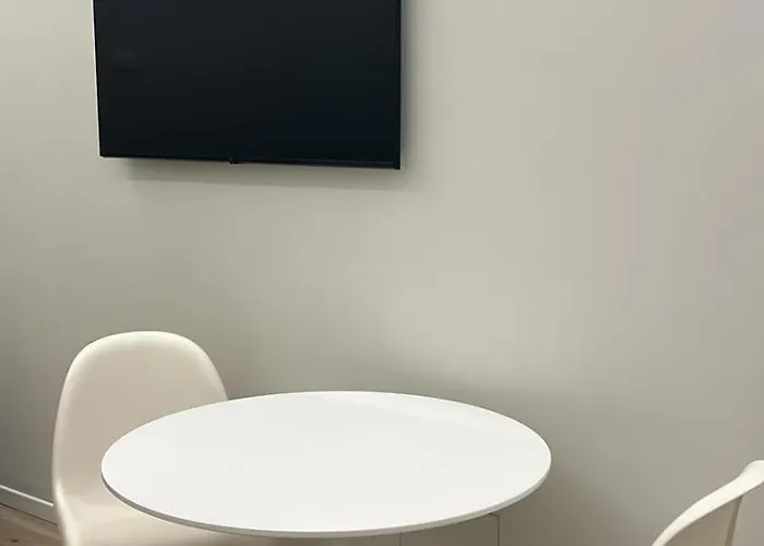 Les Di - Cavour * بارما