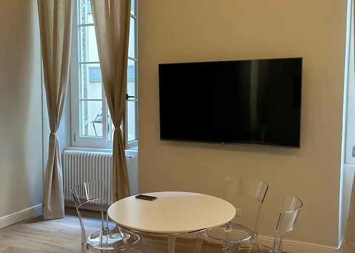 Les Di - Cavour بارما